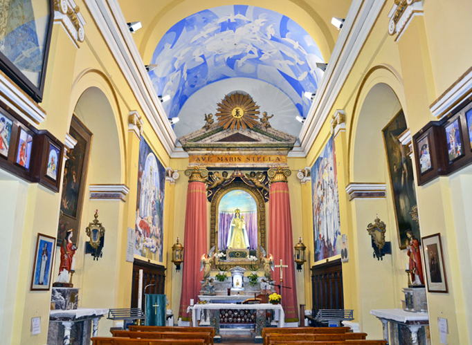 La navata interna della Chiesa della Stella La navata interna della Chiesa della Stella