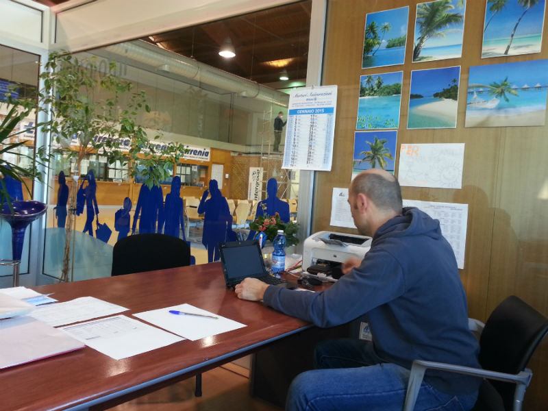 Personale di Port Mobility all'interno dell'info point Personale di Port Mobility all'interno dell'info point
