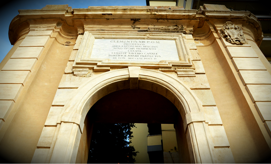 Porta Livorno di Civitavecchia - Iscrizione di Papa Clemente XIII Porta Livorno di Civitavecchia - Iscrizione di Papa Clemente XIII
