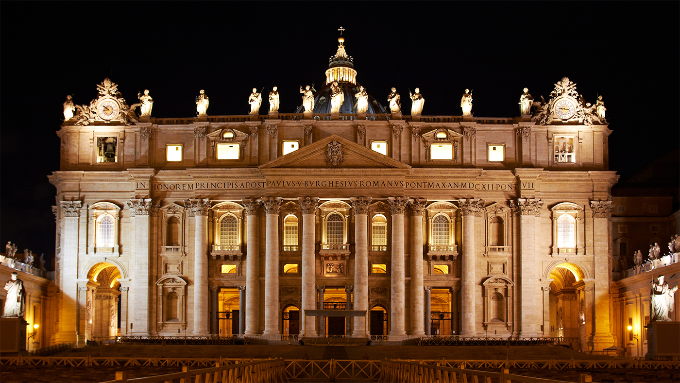 L'imponente facciata esterna della Basilica di San Pietro - Foto di Max_Ryazanov, CC BY-SA 3.0