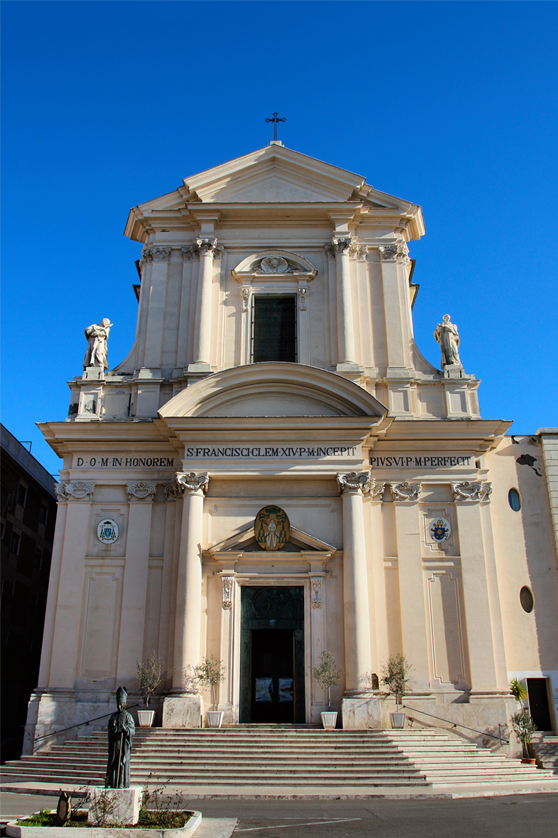 La Catedral de Civitavecchia - Fachada exterior La Catedral de Civitavecchia - Fachada exterior