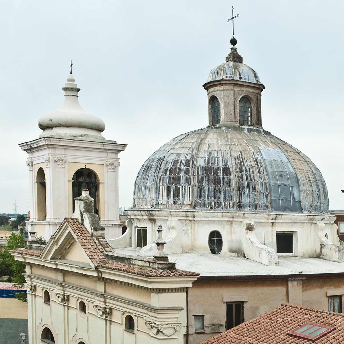 Il campanile della Chiesa della Morte con la caratteristica cupola - Foto di Roberto Diottasi Il campanile della Chiesa della Morte con la caratteristica cupola - Foto di Roberto Diottasi