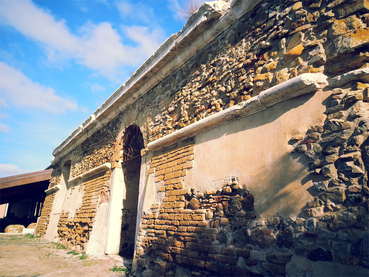 Darsena Romana di Civitavecchia - Resti delle antiche mura Romane Darsena Romana di Civitavecchia - Resti delle antiche mura Romane