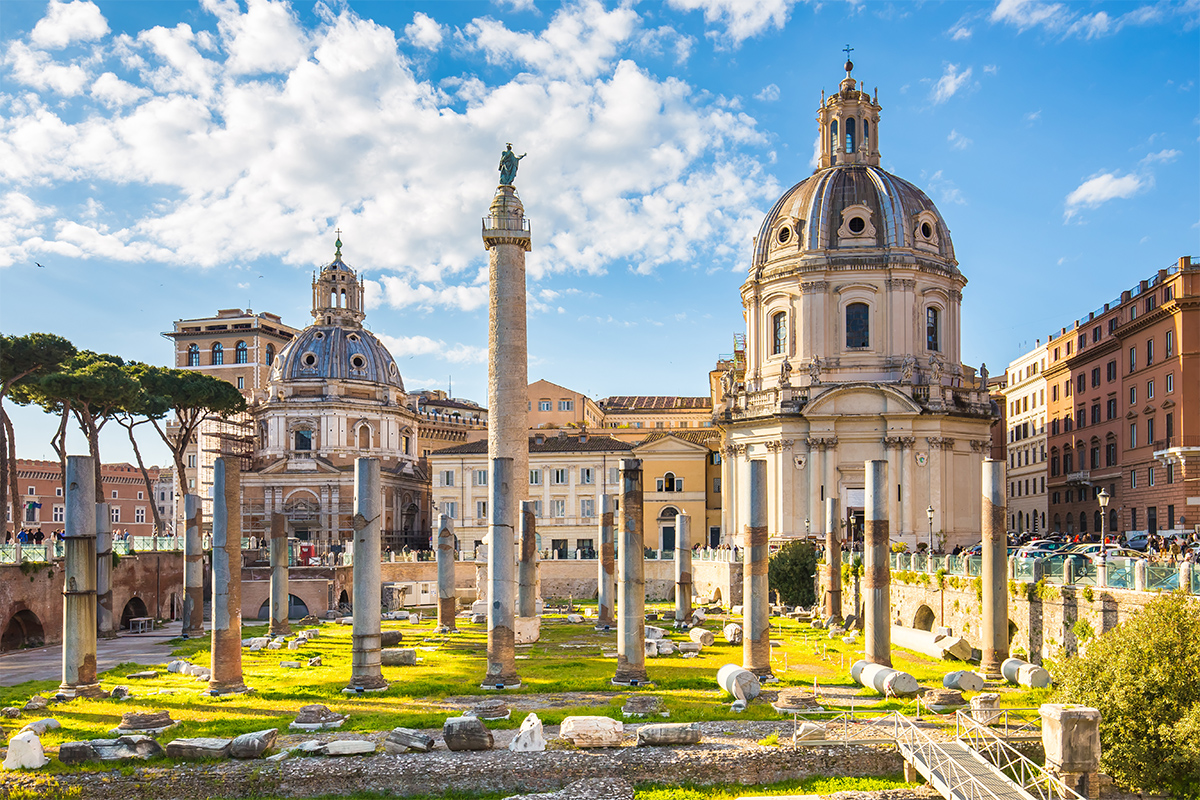 Il Foro di Traiano con la splendida colonna Traiana, Roma Il Foro di Traiano con la splendida colonna Traiana, Roma