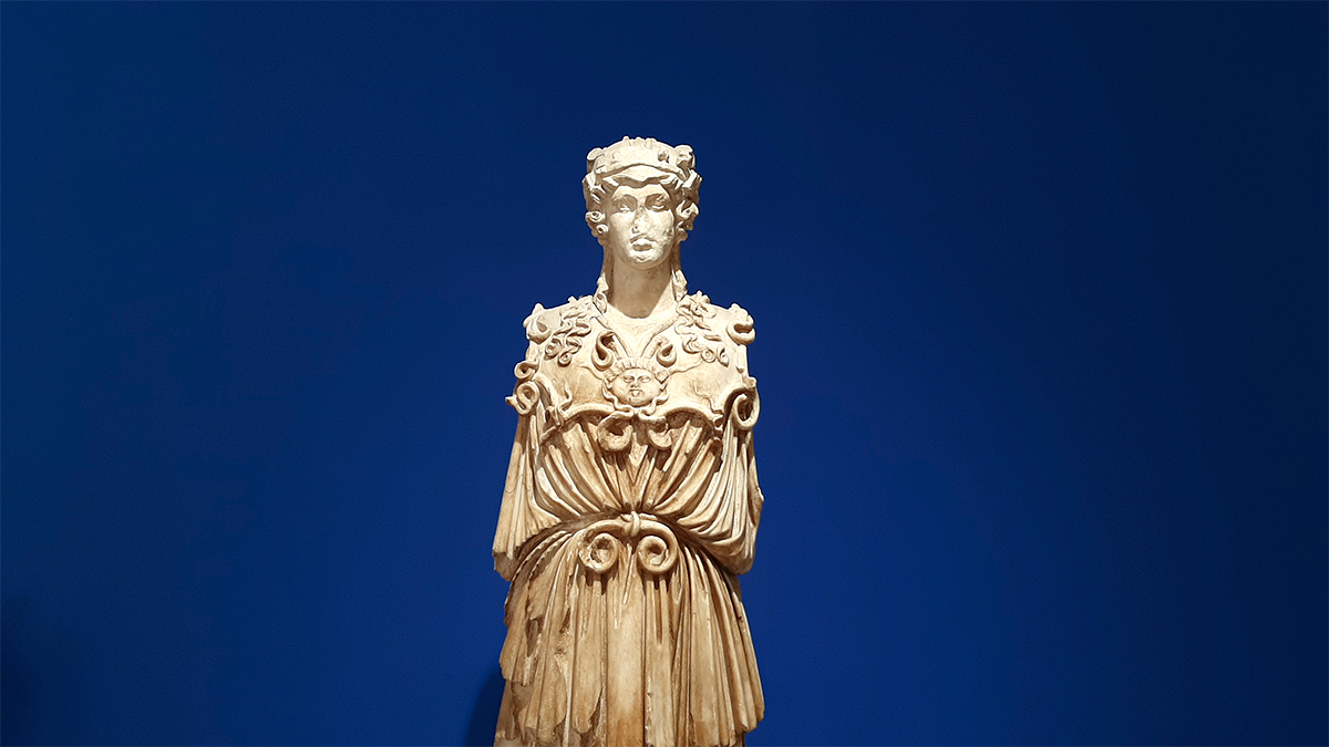 L'Athena Parthenos di Fidia valorizzata nella nuova cornice Blue Klein L'Athena Parthenos di Fidia valorizzata nella nuova cornice Blue Klein