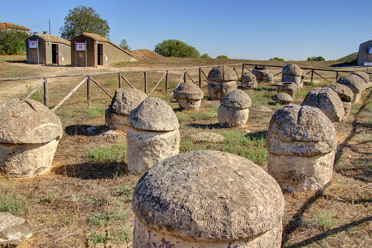 Necropoli Etrusca di Monterozzi - Tarquinia Necropoli Etrusca di Monterozzi - Tarquinia