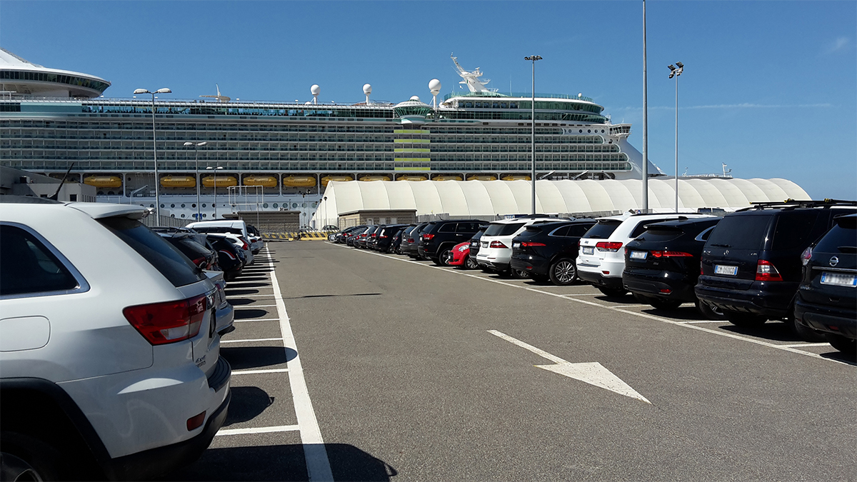 Il Parcheggio Cruise al Porto di Civitavecchia si trova a pochi passi dalla banchina 25 Il Parcheggio Cruise al Porto di Civitavecchia si trova a pochi passi dalla banchina 25